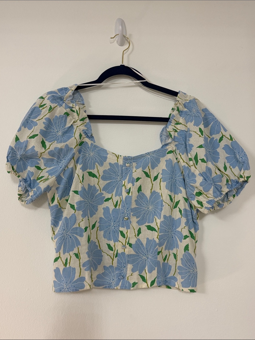 Who What Wear Blue Floral Puff Sleeve Crop Top